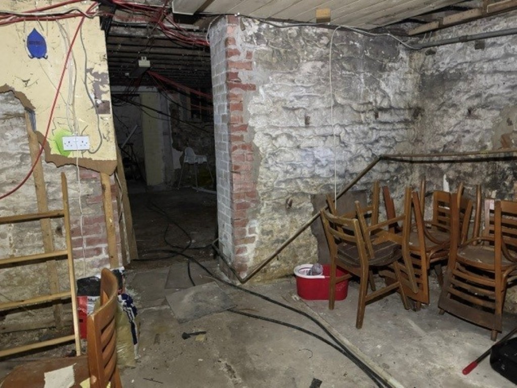 Lot: 147 - VACANT FOUR STOREY FREEHOLD TOWN CENTRE BUILDING WITH POTENTIAL -